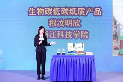 大学生用纸做成可水洗的手提袋!还能修复土壤!低碳纸可以这么玩!